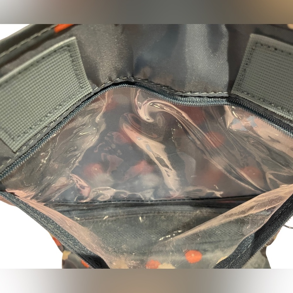 ❤️❤️LAST CHANCE ❤️❤️ Makeup Bag- GUC - several compartments - Picture 4 of 12